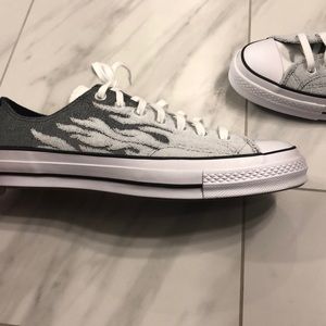 NWT Men’s Converse Low Top Sneakers